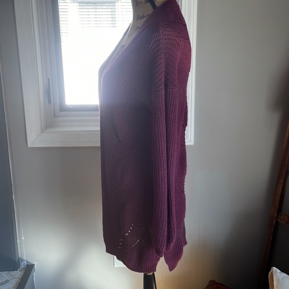 Beautiful burgundy color sweater. - Picture 4 of 10